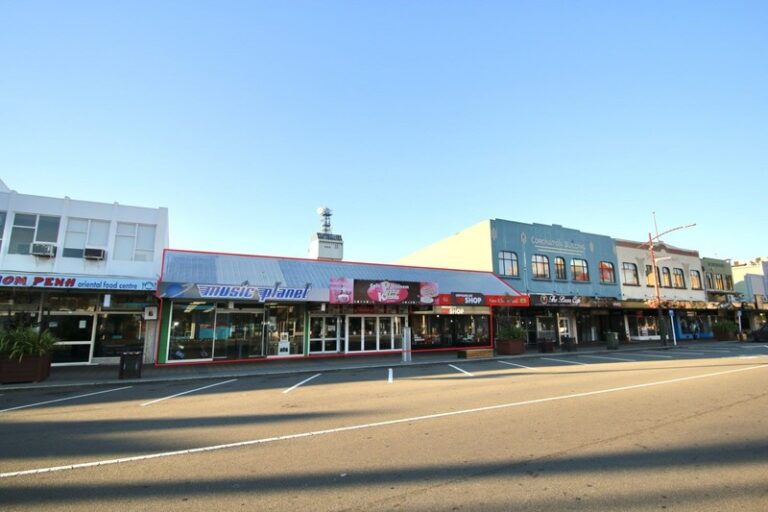 94-100_Broadway_Avenue__Palmerston_North_Central__Palmerston_North_4410-a_1